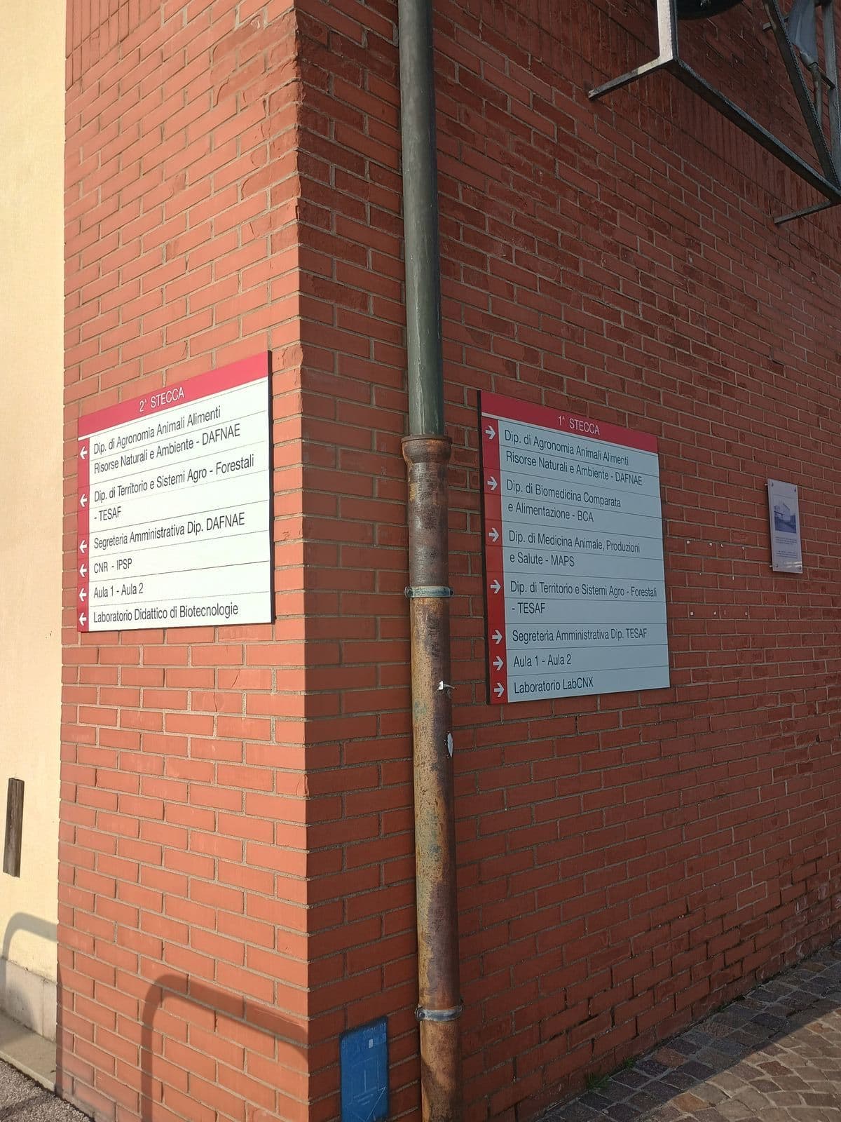 Each building lists its departments and lecture rooms by the door